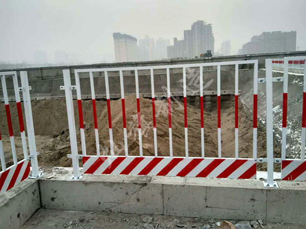 陜西基坑護欄網(wǎng)圖片2